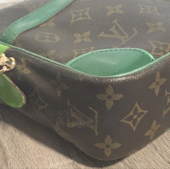 Louis Vuitton Purse Monogram - Picture 7 of 17